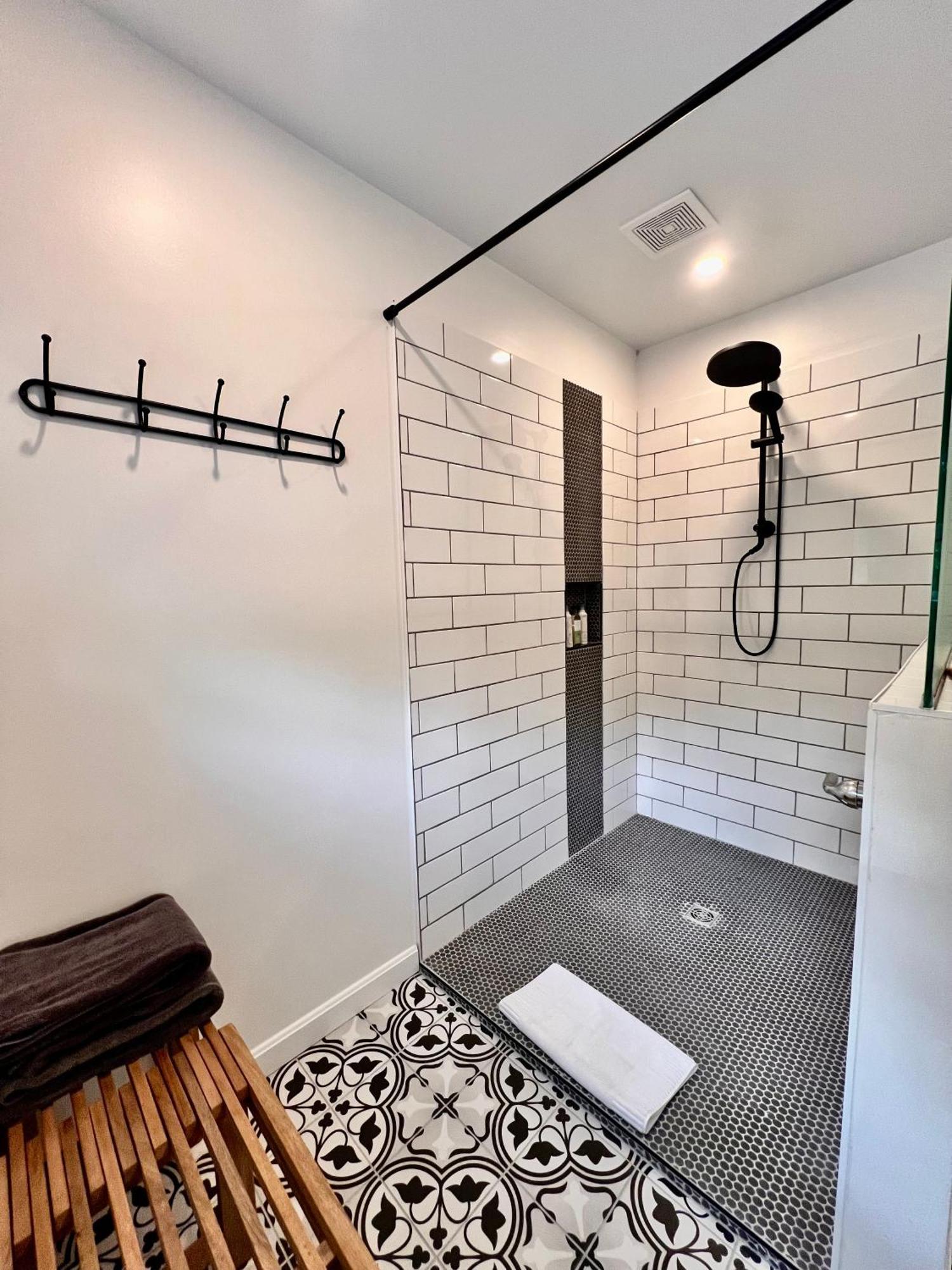 Canterbury Suites B&B บาร์ฮาเบอร์ ภายนอก รูปภาพ
